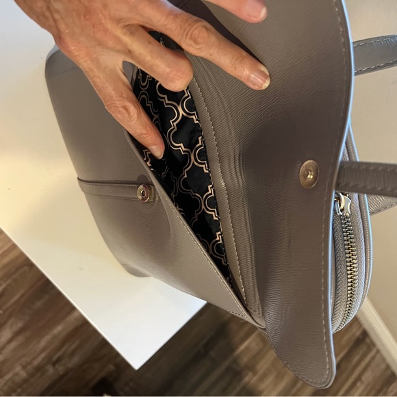 Vegan lightweight convertible backpack 13x11x5 - Picture 3 of 6